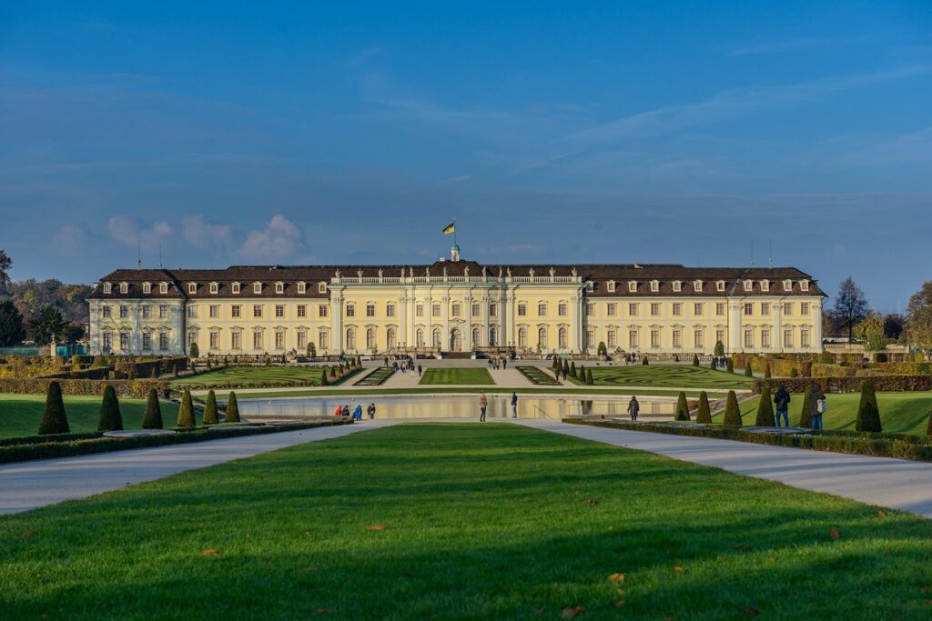 Bild zeigt das Schloss Ludwigsburg im Rahmen des Umzugsunternehmen in Ludwigsburg